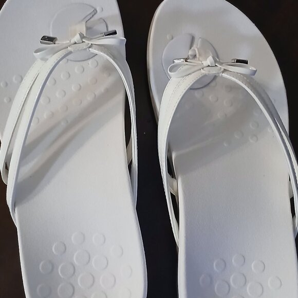 Vionic Bow Thong Sandals - Bella Anniversary - Picture 8 of 9